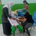 Tingkatkan Kekebalan Tubuh Anak, Puskesmas Densel 4 Berikan Vaksin DT Dan Td pada Siswa.