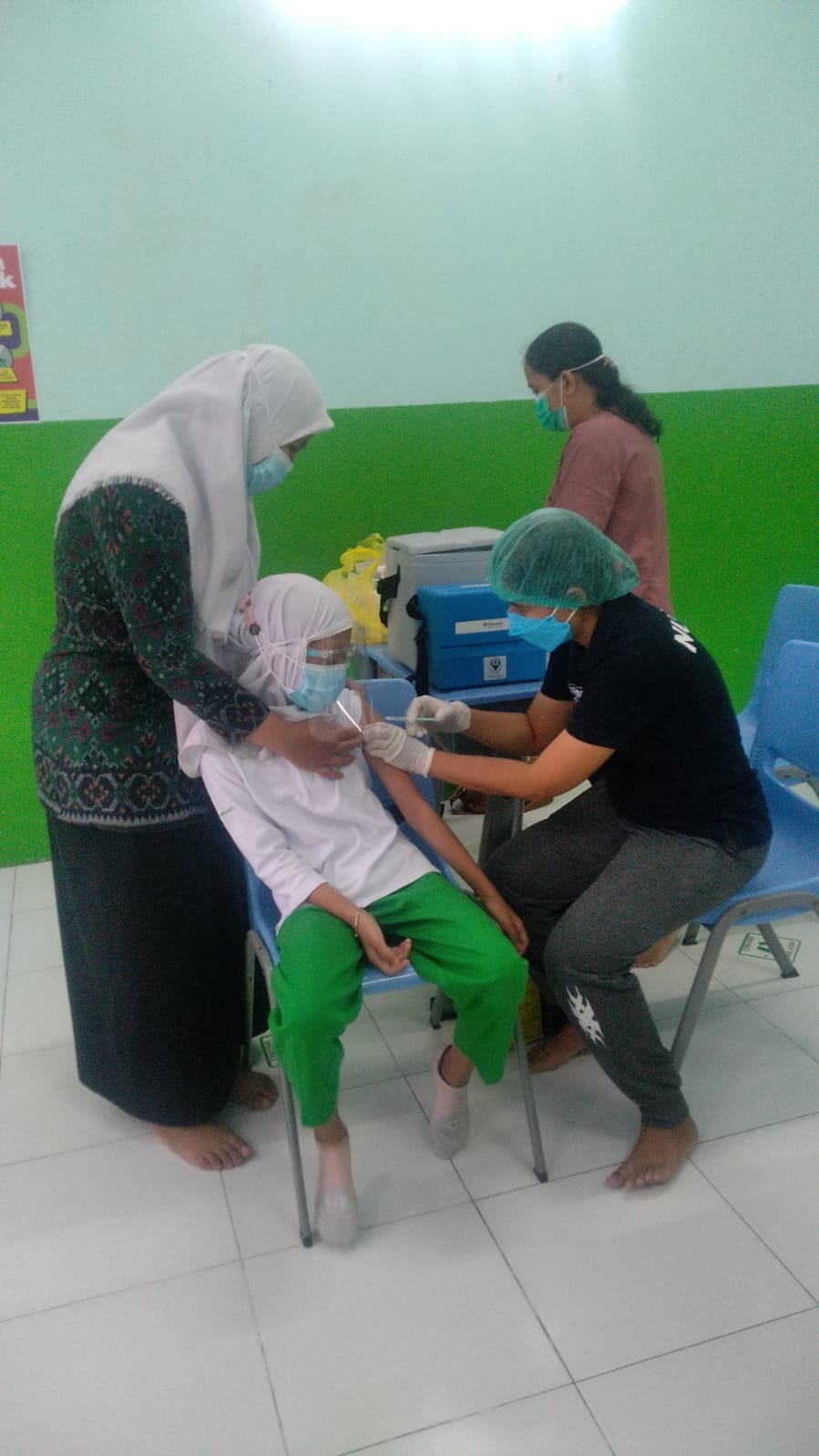 Tingkatkan Kekebalan Tubuh Anak, Puskesmas Densel 4 Berikan Vaksin DT Dan Td pada Siswa.
