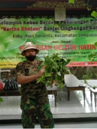 Kelurahan Sumerta Laksanakaan Giat Minggu Bersih Serta Panen Buah Dan Sayuran di Lingkungan Ketapian Kaja