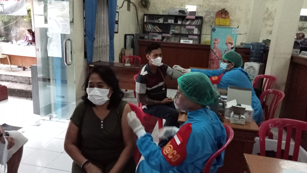 Percepat Cakupan Vaksinasi Covid -19 di Tingkat Desa/Kelurahan. Desa Dauh Puri Kangin Sisir Warga Yang Belum Vaksinasi Dosis II 