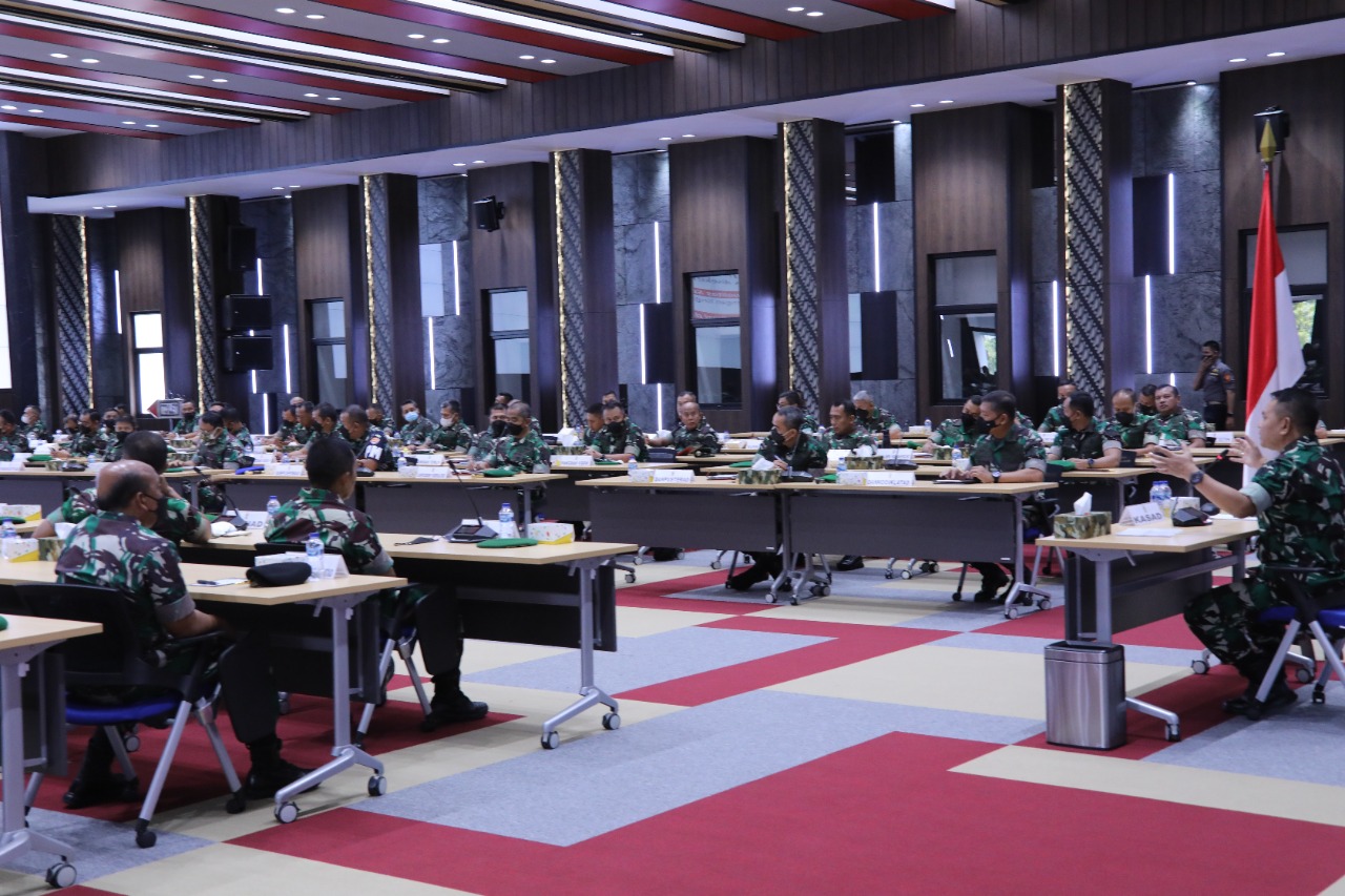 Berikan Pengarahan Kepada Pati dan Pamen TNI AD : Kasad  Jenderal TNI Dudung Abdurachman, harus punya Imajinasi dan Inovasi