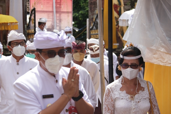 Bupati Tabanan Bangga Dengan Semangat Kebersamaan Warga Desa Adat Tunjuk