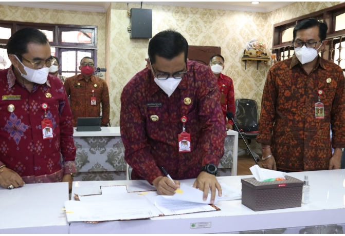 Bupati Tabanan Sampaikan Pidato Persetujuan Bersama Ranperda Tentang APBD Tahun Anggaran 2022