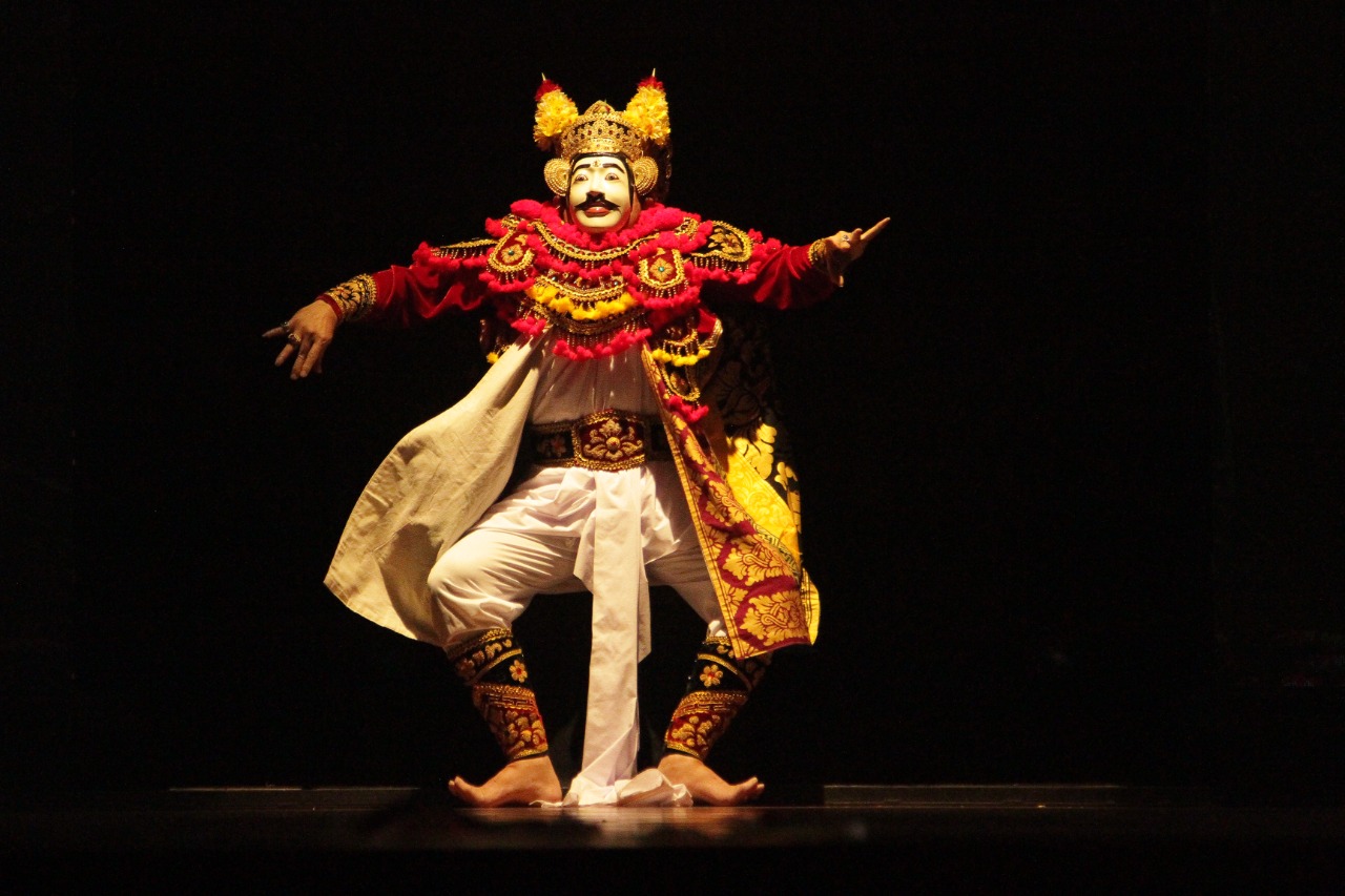 Walikota Jaya Negara Tarikan Topeng Arsa Wijaya Buka Gelaran Denfest ke-14. Simbol Kemenangan Harapan, Program Padat Karya Berbasis Seni Budaya