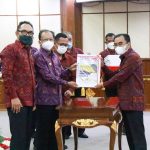 Pemkab Tabanan Terima DIPA 2022 di Kantor Gubernur Bali