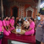 Kapolsek Gianyar dan Ketua Bhayangkari Ranting Gianyar Besuk Anggota.