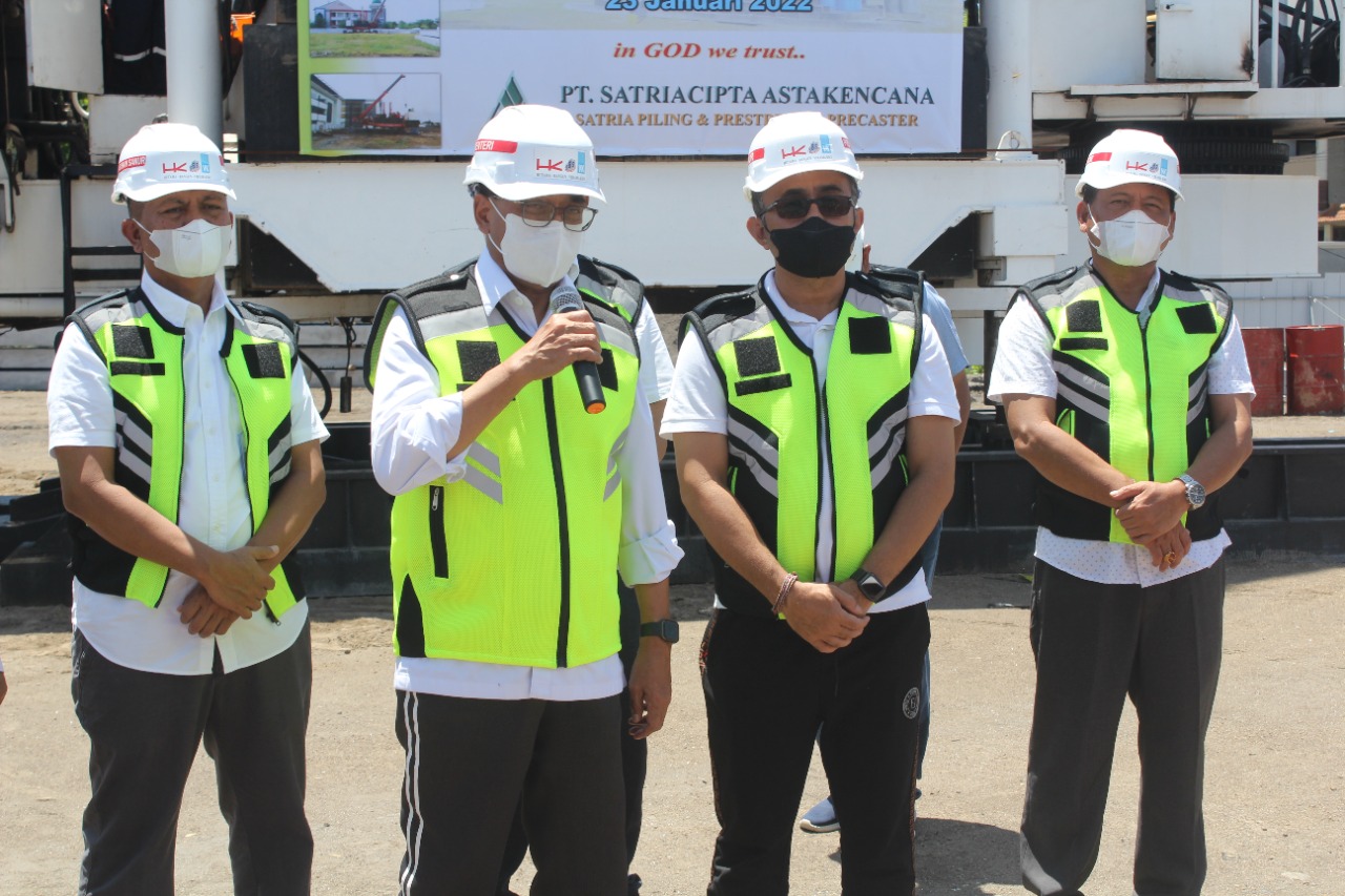 Walikota Jaya Negara Dampingi Menhub Budi Karya Sumadi Lakukan Pemancangan dan Pre Bor Perdana Proyek Gedung Terminal Pelabuhan Sanur.