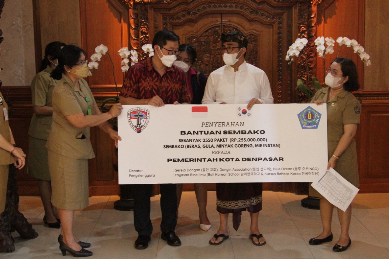 Pemkot Denpasar Kembali Terima Bantuan Sembako Dari Yayasan Bina Ilmu Korea Selatan.