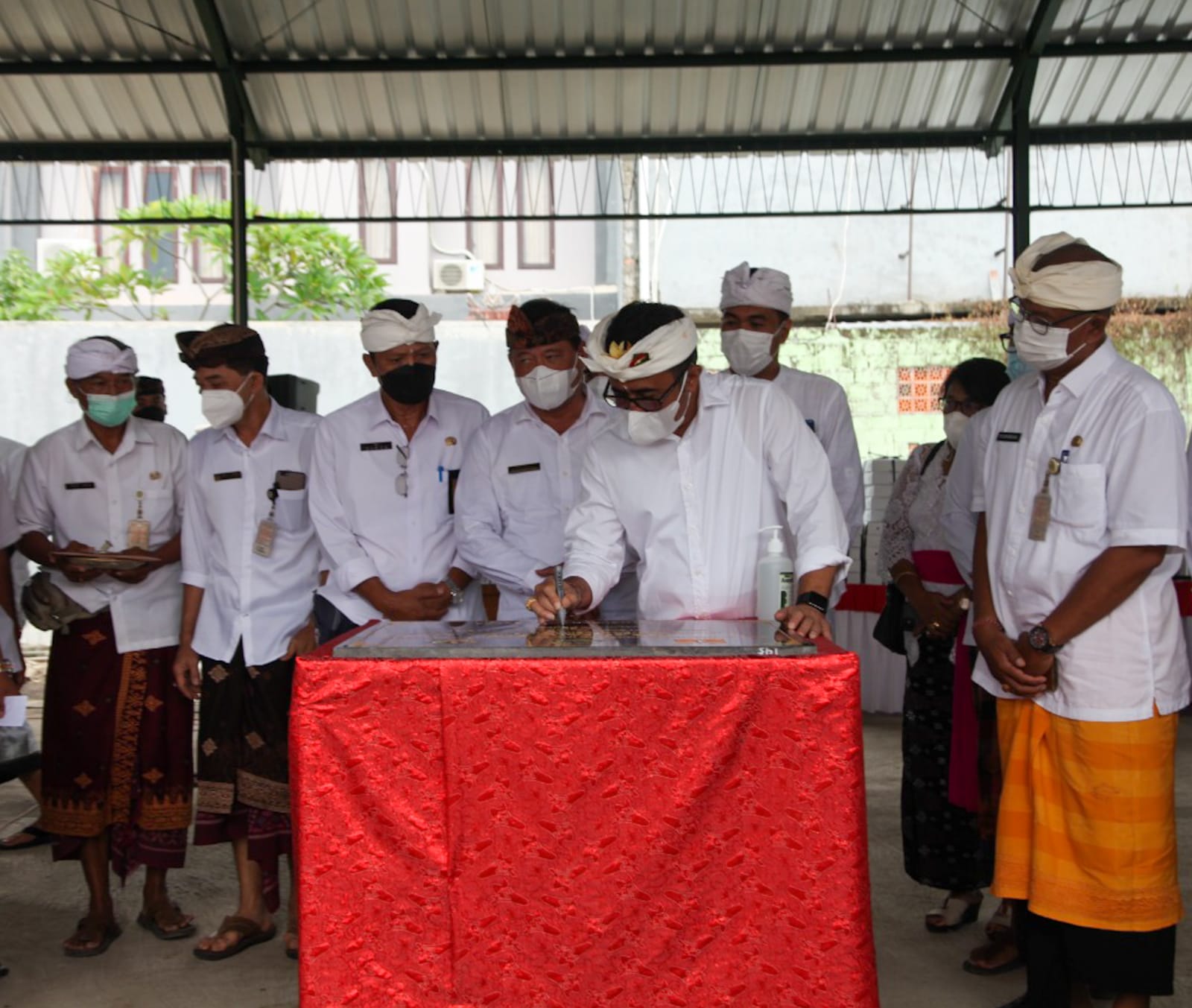 Walikota Jaya Negara Resmikan TPS3R Paku Sari Kelurahan Panjer.Minta Langsung Beroperasi Tangani Masalah Sampah di Wilayah Panjar.