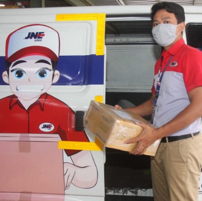 Kehadiran JNE Memberi dukungan nyata membantu pelaku UMKM Go Digital dan Go Global