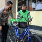 Polisi Berikan Sepeda dan Modal Usaha Pada Ojol yang Videonya Viral di Karawang