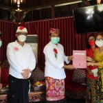 Bupati Bangli Sang Nyoman Sedana Arta, Serahkan SK  Penetapan  Puskesmas sebagai  Blud