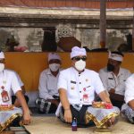 Bupati Tabanan Ucap Syukur di Pura Desa dan Pura Dalem Desa Adat Kota Tabanan