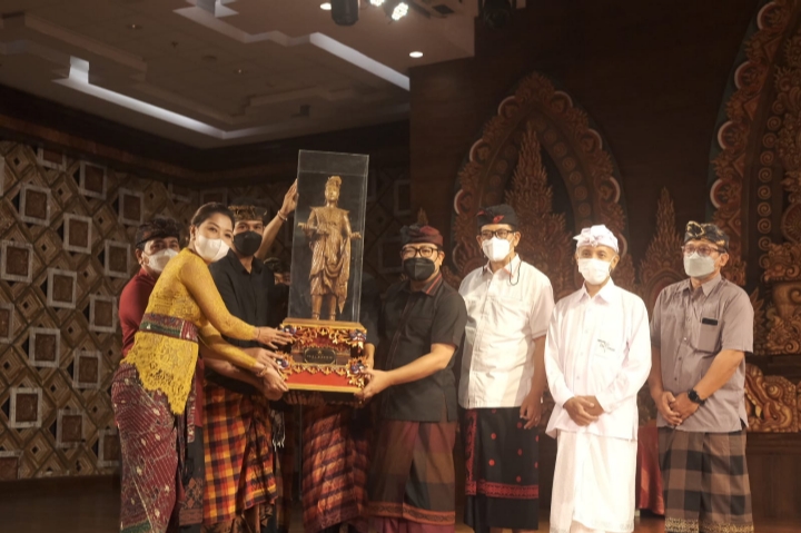 Wawali Arya Wibawa Buka Festival Legong Keraton Lasem ke VII