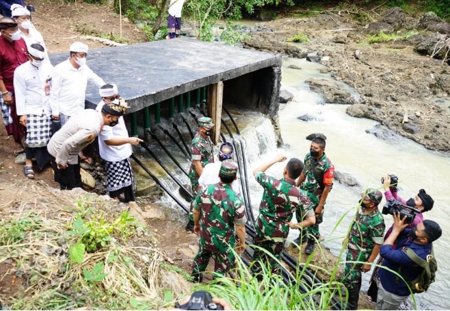 Bupati Tabanan Apresiasi Sinergi TNI dan Masyarakat Dalam Pembangunan Pompa Hydram di Desa Tangguntiti