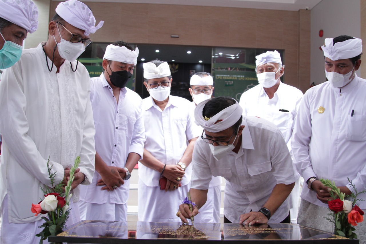 Jaya Negara Hadiri Karya Melapas, Mendem Pedagingan Lan Mecaru Rsigana Pemerajan LPD Desa Adat Kesiman