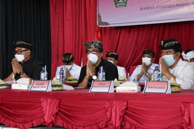 Bupati Tabanan Dukung Gotong-Royong Ngaben Masal Desa Adat Ole