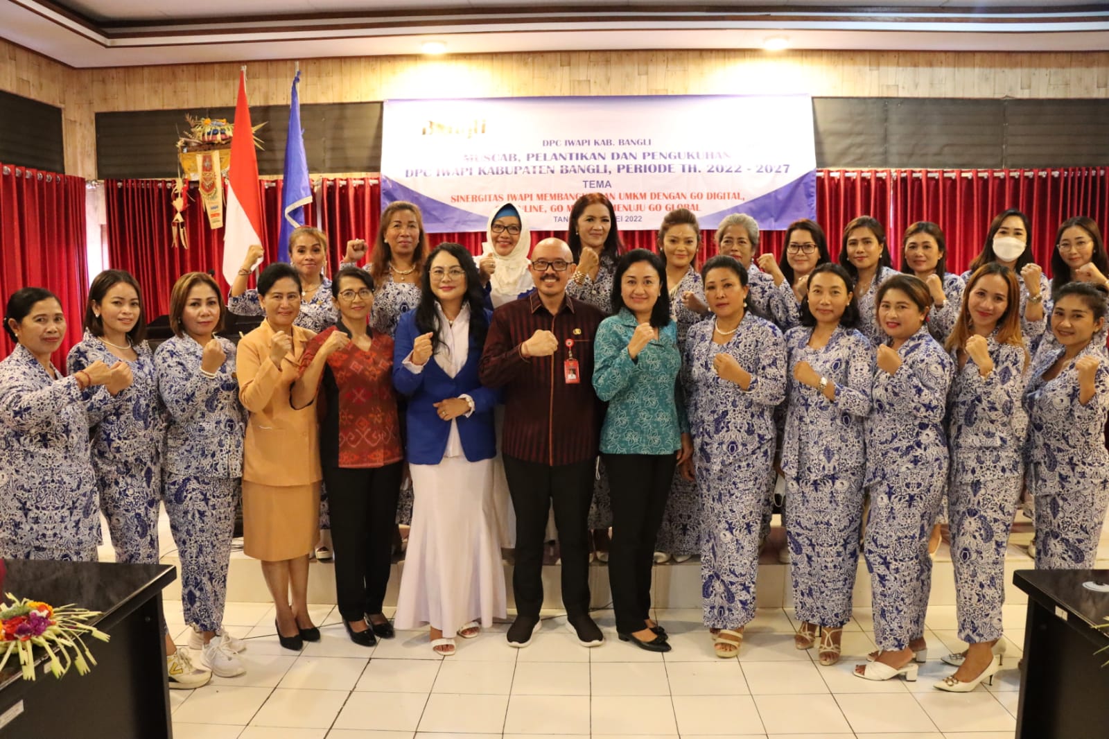 Wakil Bupati Wayan Diar Kukuhkan Kepengurusan DPC IWAPI Kabupaten Bangli