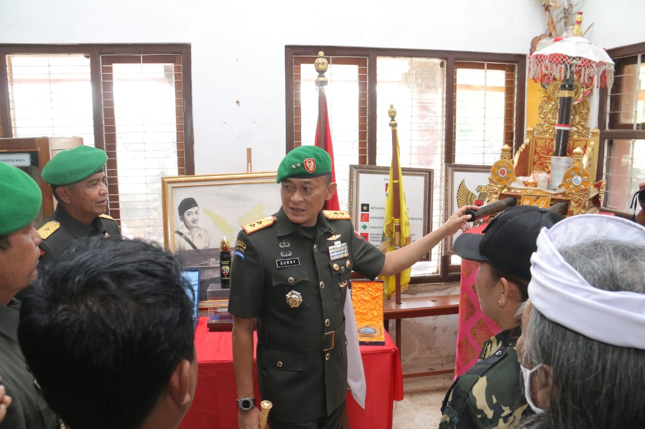 Hormat dan Bakti Kepada Pahlawan, HUT ke-65 Kodam IX/Udayana Gelar Ziarah Rombongan