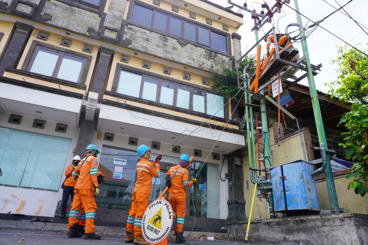 Mengenal Pasukan Elit PLN Bali, Sentuh Langsung Setrum Demi Jaga Keandalan Listrik