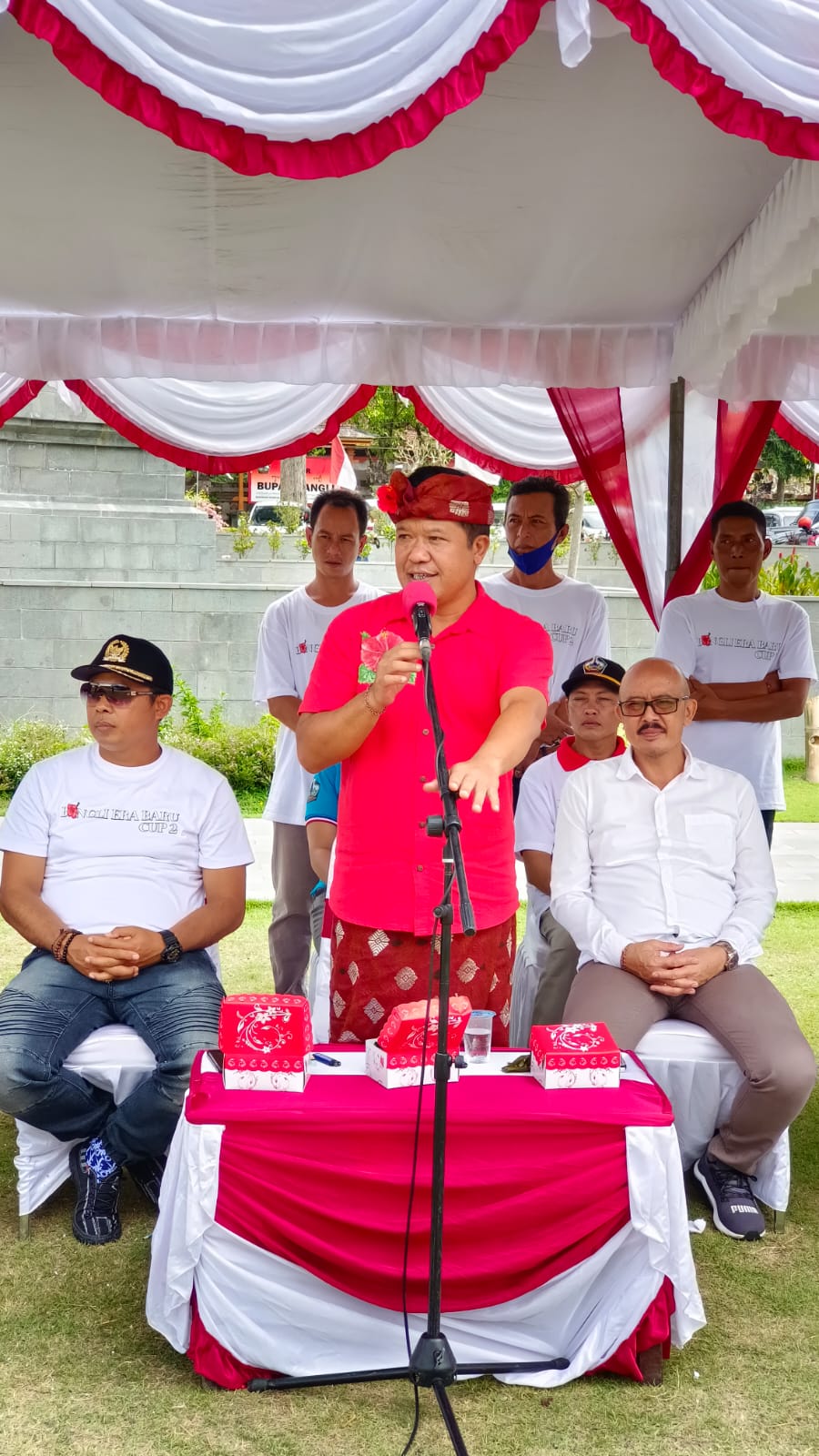 Bupati Bangli Sang Nyoman Sedana Arta Buka Lomba Burung  Berkicau