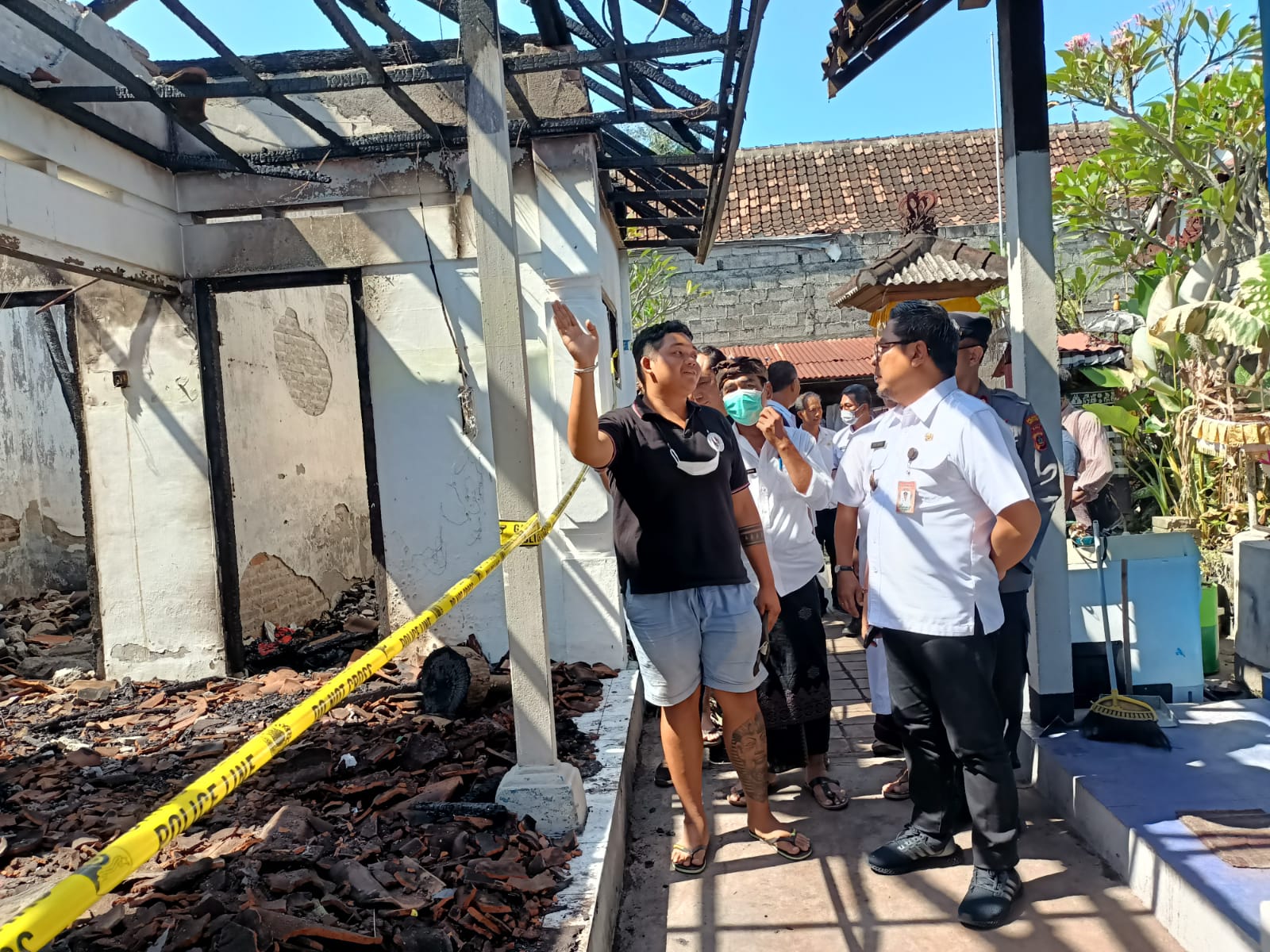 Wawali Arya Wibawa Tinjau Rumah Warga Korban Kebakaran di Jalan Pandu.