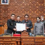 Penutupan Sidang Paripurna DPRD Kota Denpasar. Dewan Setujui Penetapan Ranperda Pertanggungjawaban Pelaksanaan APBD Kota Denpasar TA. 2021