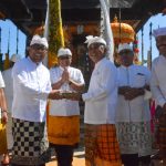 Wawali Arya Wibawa ‘Ngaturang Bhakti Pujawali’ di Pura Luhur Uluwatu