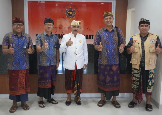 Jelang Hari Raya Galungan & Kuningan, PLN Himbau Pemasangan Penjor 2,5 Meter dari Jaringan Listrik