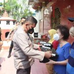 Serangkaian HUT ke-76 Bhayangkara, Kapolda Metro Jaya Hadiri Giat Baksos Religi dan Salurkan Bansos