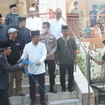 Sebagai Bentuk Toleransi Umat Beragama, Bupati Bangli Serahkan Bantuan Hewan Qurban di Masjid Agung Bangli.