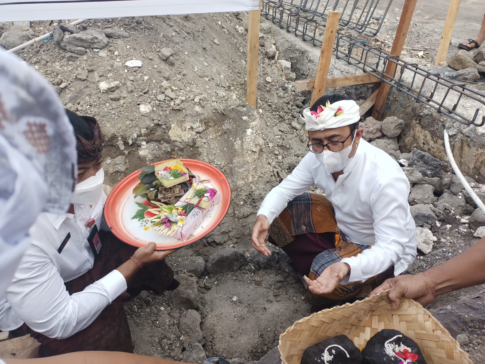 Peletakan Batu Pertama Revitalisasi Pasar Desa Tegal Harum, oleh Walikota Denpasar, IGN. Jaya Negara