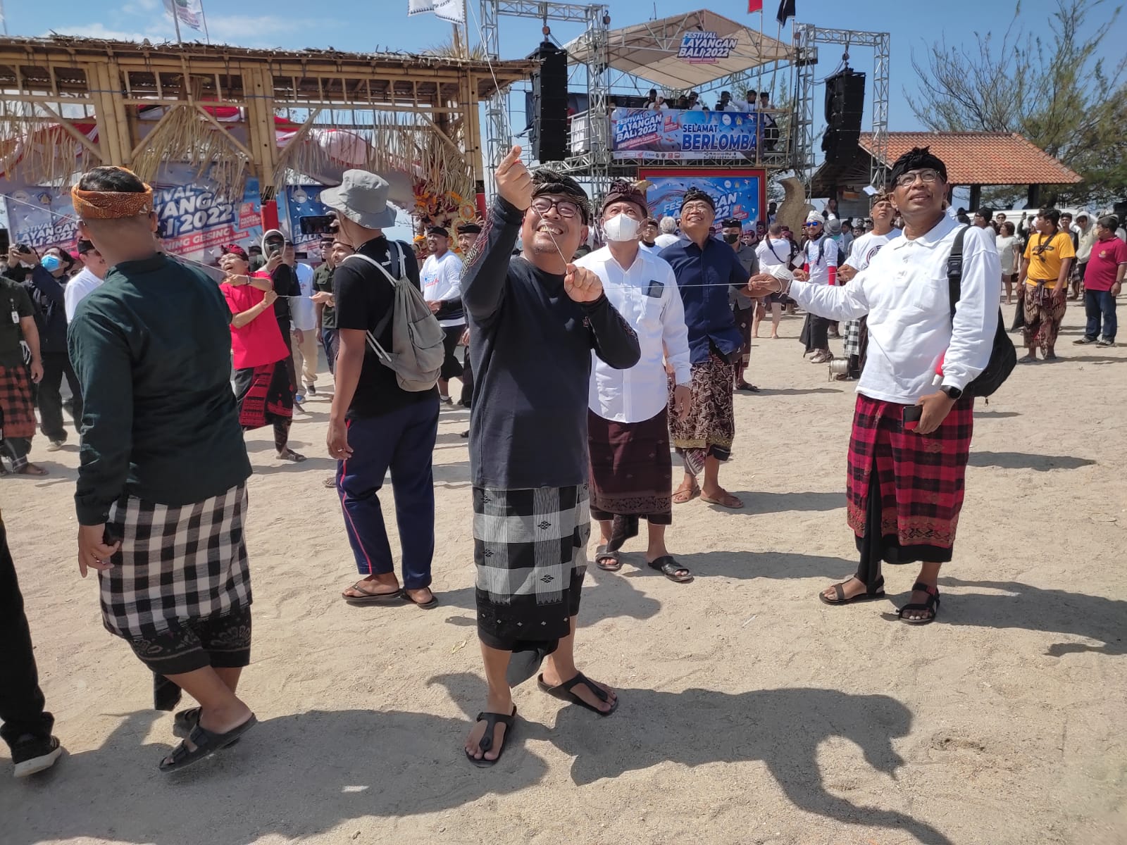 Wawali Arya Wibawa Ikut Meramaikan Festival Layangan Bali di Pantai Mertasari, Sanur.
