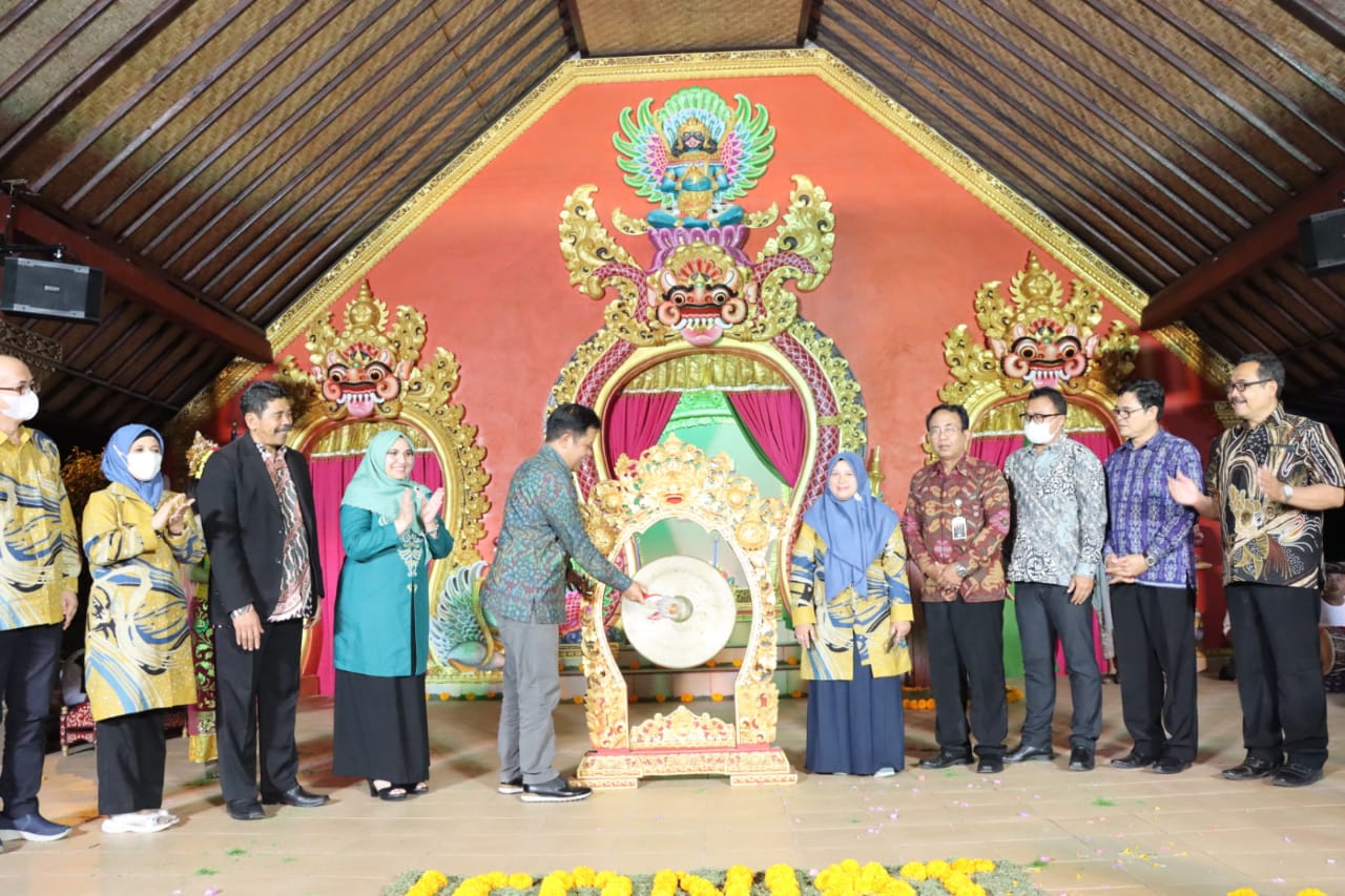 Bupati Bangli  Sang Nyoman Sedana Arta, Buka Internasional Conference on Inter Religious,Science And Technologi ( ICONIST ke 5 )