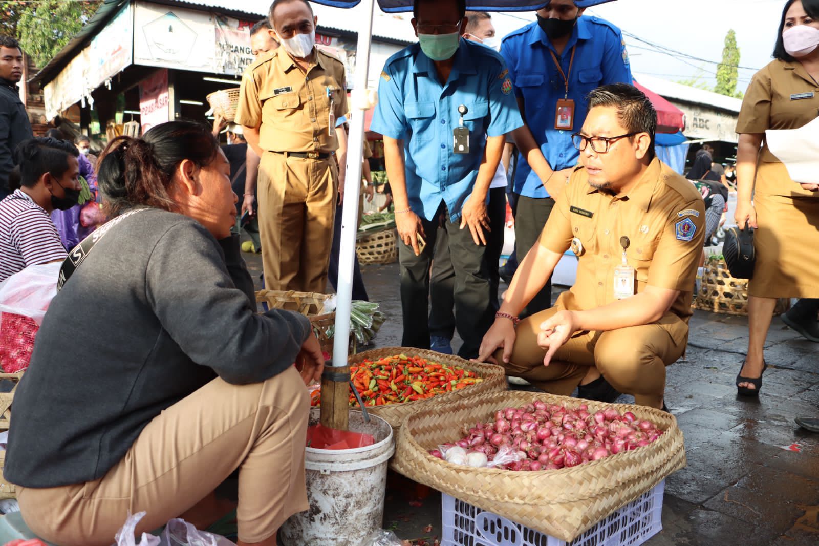 Sepekan Pelaksanaan Operasi Pasar Di Denpasar, Harga Bawang Merah dan Cabai Besar Turun