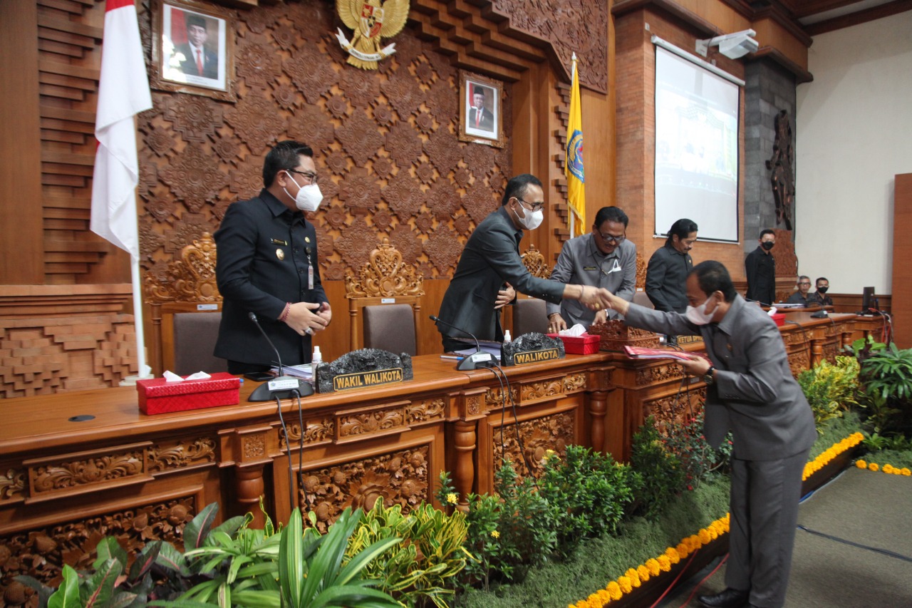Sidang Paripurna DPRD Kota Denpasar, Walikota Jaya Negara Sampaikan Ranperda Perubahan APBD TA. 2022 dan APBD TA. 2023