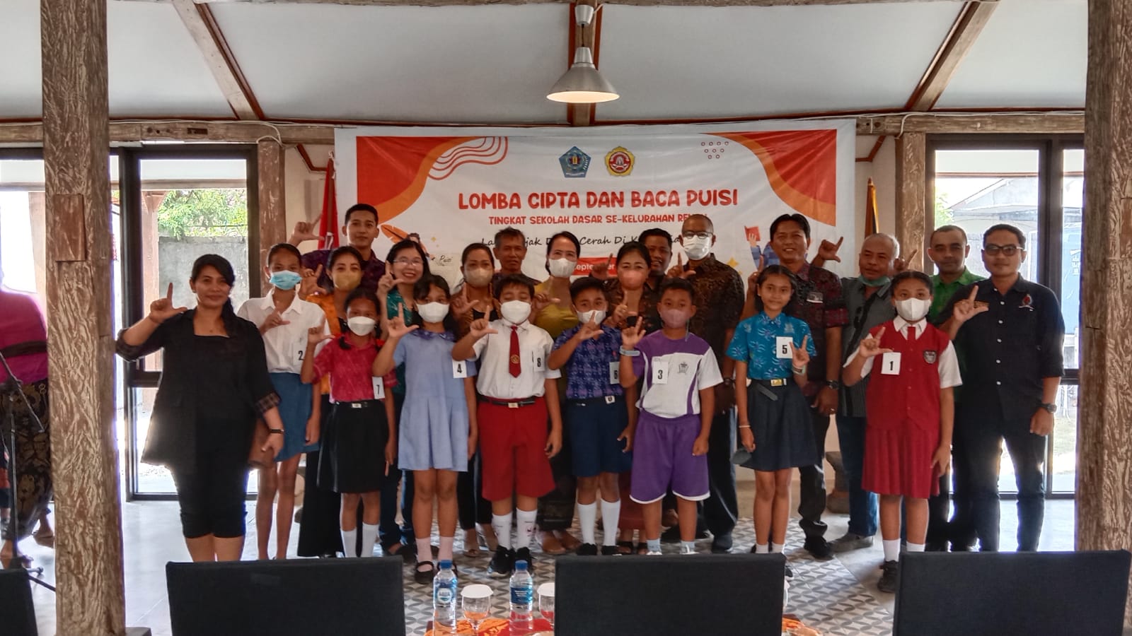 Bunda Literasi Denpasar, Ny. Antari Jaya Negara Buka Lomba Cipta dan Baca Puisi Anak-Anak SD Se-Kelurahan Renon.