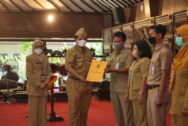 Ratusan PNS Klaten Terima SK Kenaikan Pangkat, Wabup : Harus Diiringi Peningkatan Etos Kerja