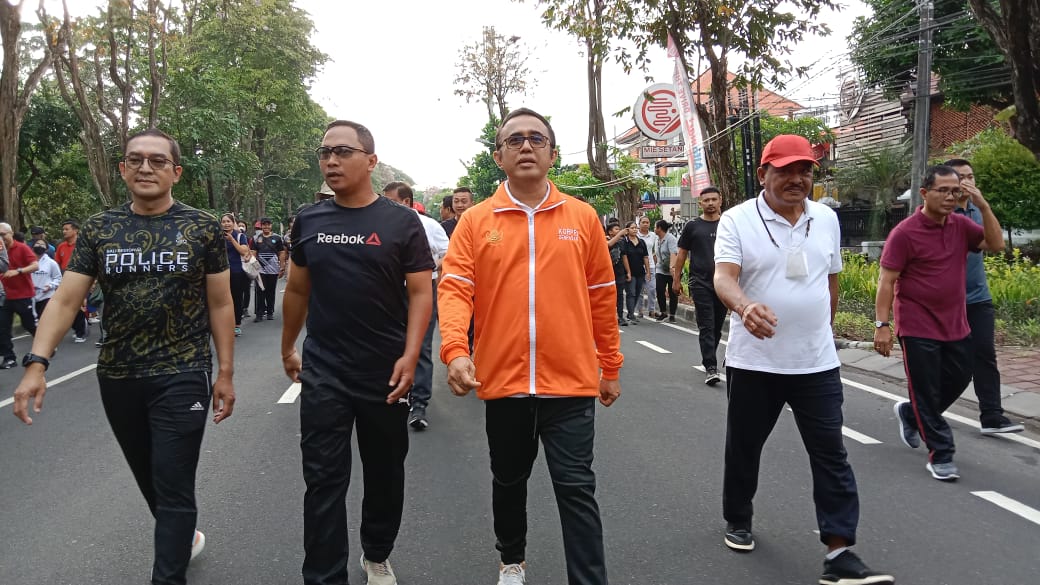 Peringati World Walking Day, Jaya Negara Buka Jalan Sehat Di Car Free Day Renon.