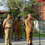 Bupati Bangli  Sedana Arta, serahkan secara simbolis KKS, PKH dan program sembako oleh bank BTN 