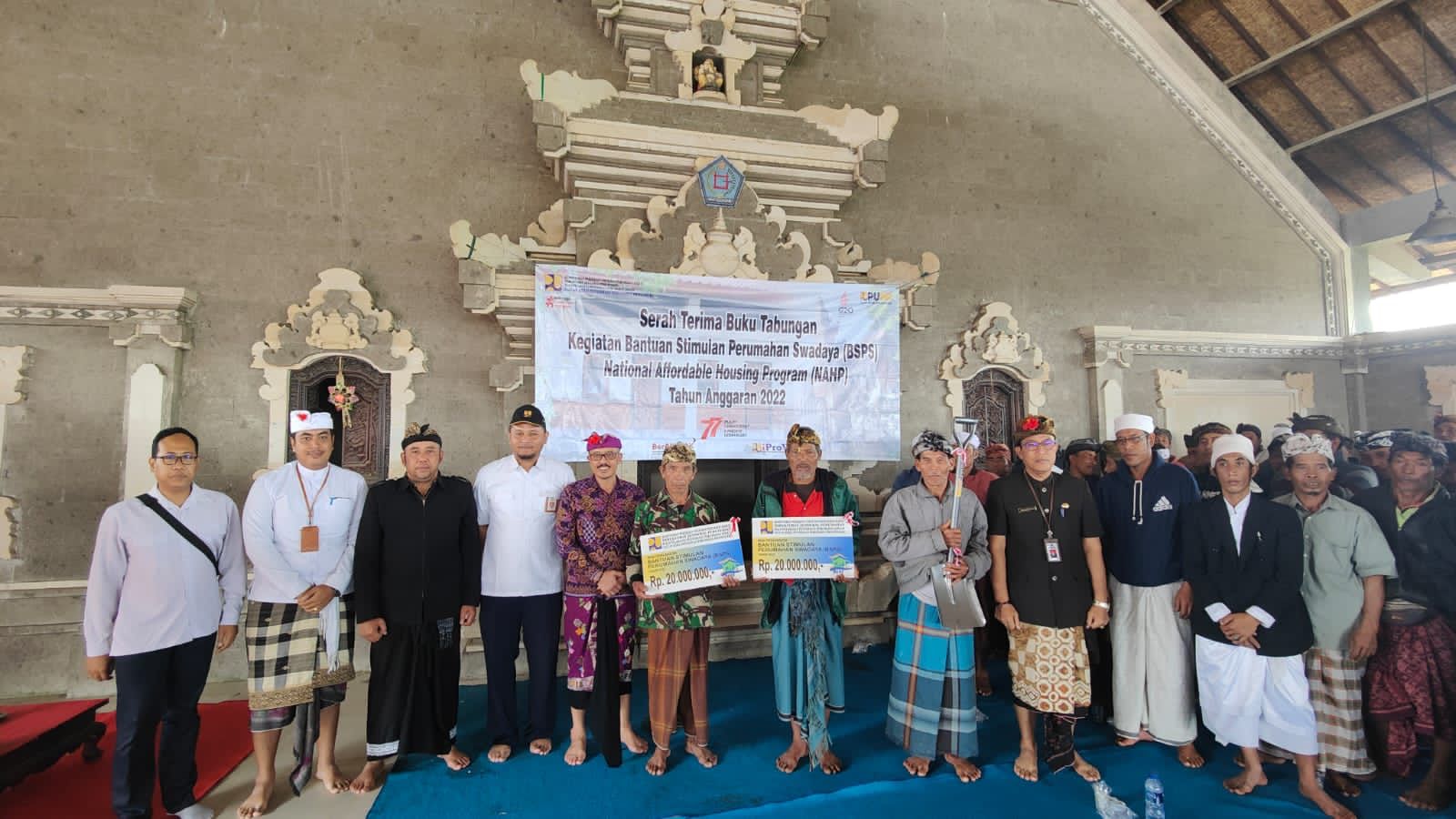 Wakil Bupati Bangli I Wayan Diar  hadiri  Serah Terima   BSPS  Senilai  Rp.220 juta