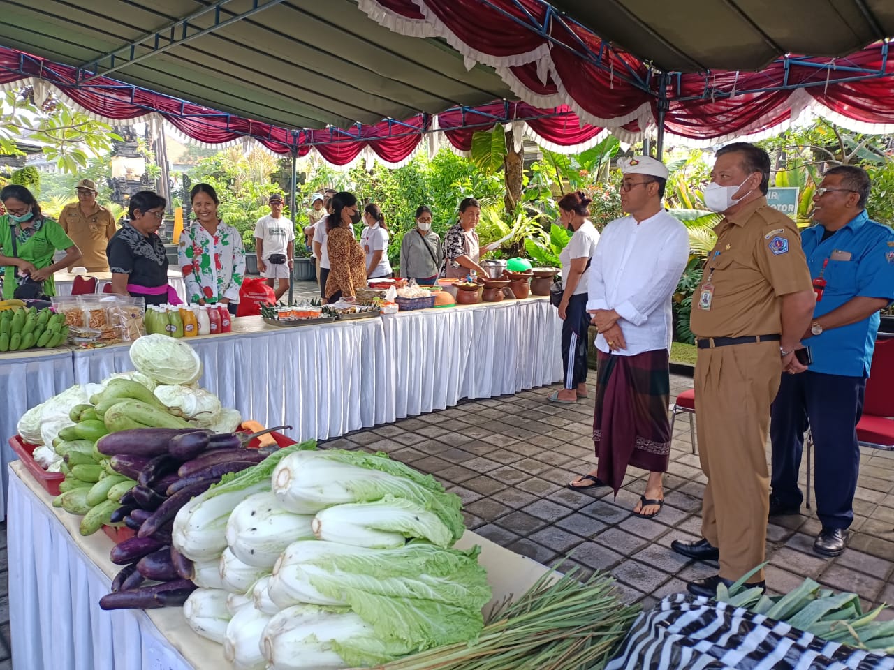 Gencarkan Operasi Pasar, Walikota Denpasar Jaya Negara Tinjau Operasi Pasar di Kelurahan Penatih