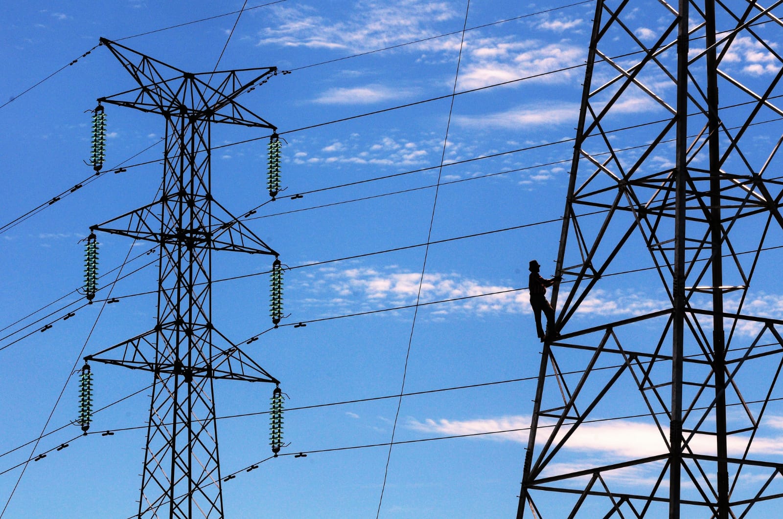 PLN melalui program kelistrikannya berkomitmen memberikan multiplier effect bagi masyarakat Indonesia