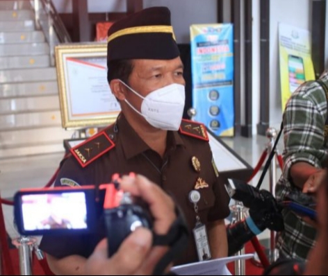 Tim Tabur Kejati Kalbar Tangkap R Dede Suharna WS DPO Kasus Korupsi