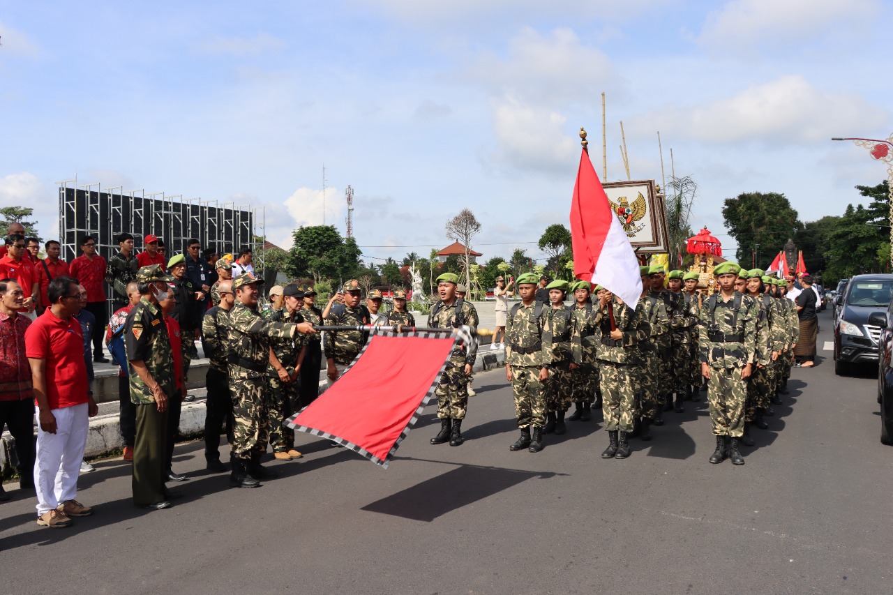 Serah Terima Pataka Panji-Panji dan Surat  Sakti  I Gusti  Ngurah  Rai  di  Kab.bangli