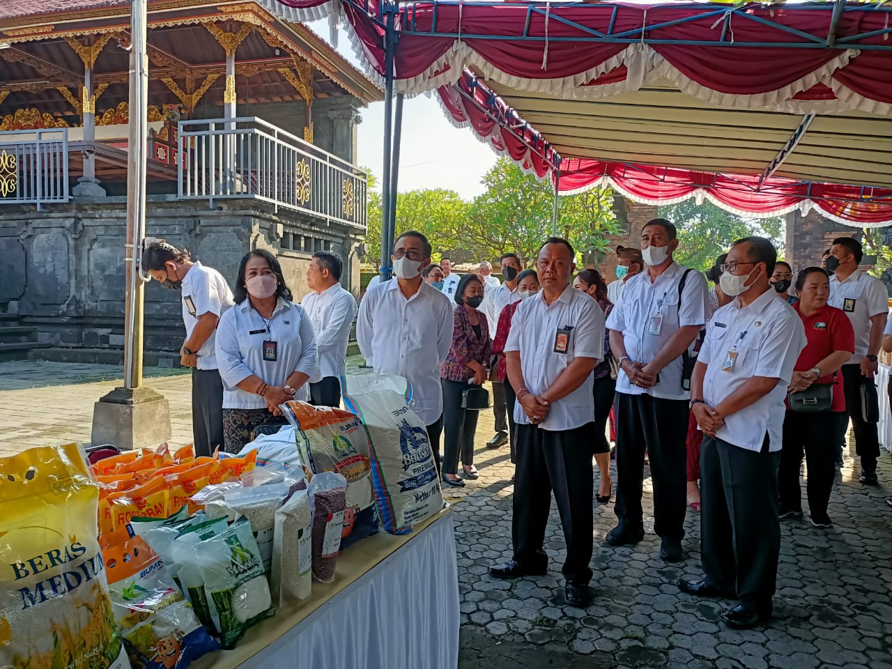Komitmen Atasi Inflasi,  Jaya Negara Tinjau Giat Pasar Murah di Desa Dangin Puri Kelod