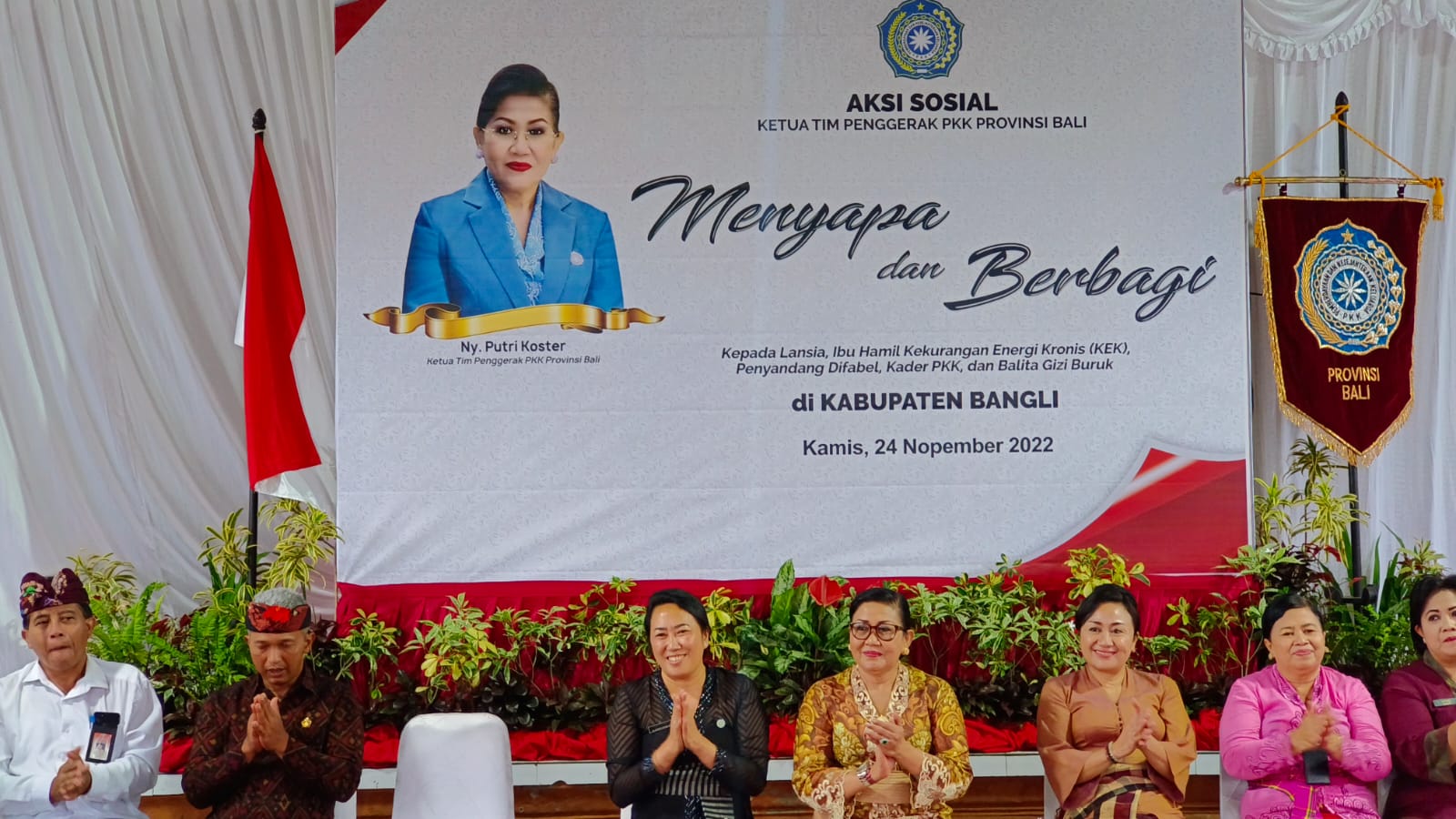 Menyapa dan Berbagi, Sariasih Sedana Arta Dampingi Putri Koster Dalam Aksi Sosial di Bangli