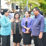 Ratusan Warga Kota Denpasar Terima Bantuan Pada Aksi Sosial “Menyapa dan Berbagi” TP PKK Provinsi Bali