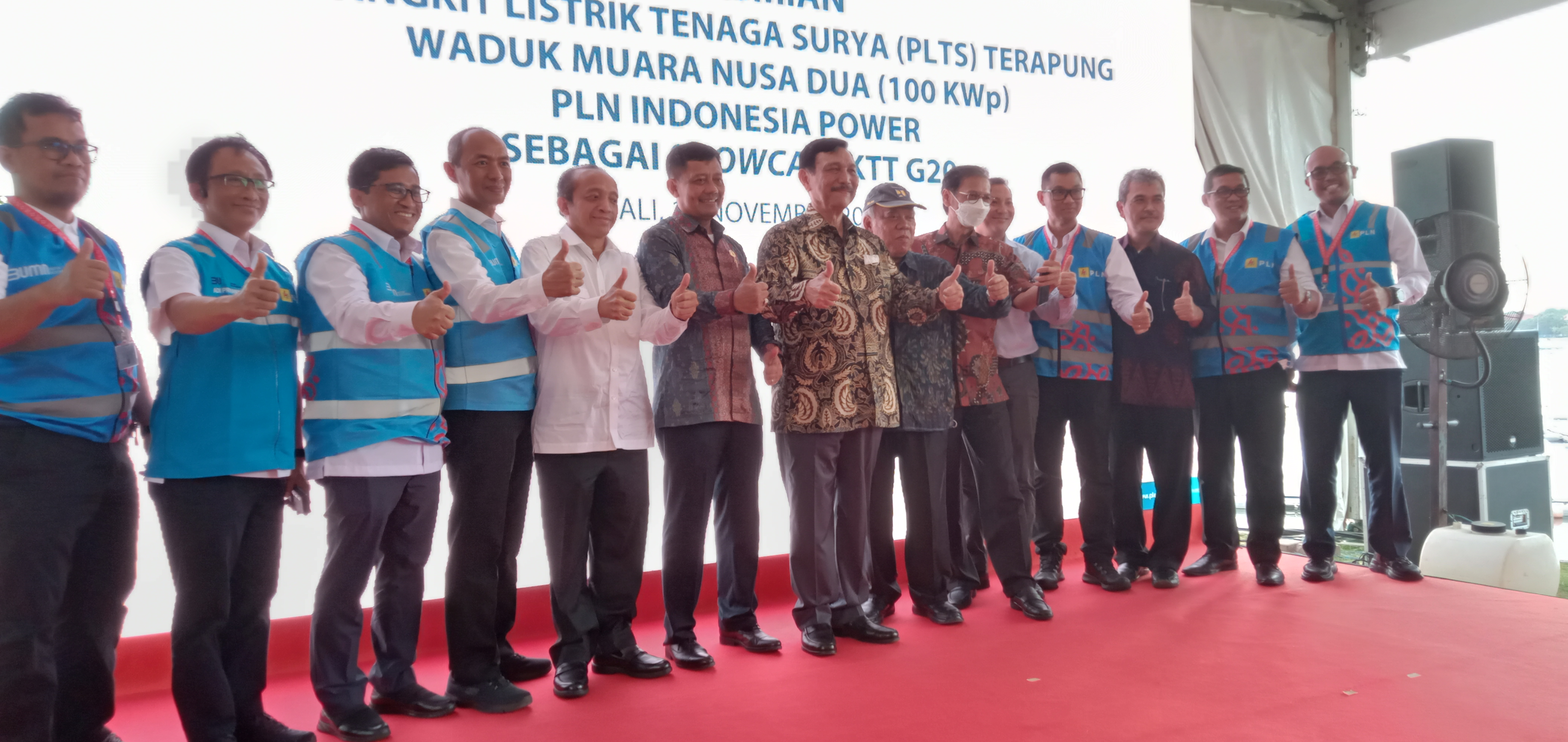 Jelang KTT G20, Menko Luhut  Binsar Pandjaitan  Resmikan PLTS Terapung Milik PLN 100 kilowatt-peak (kWp) 