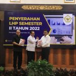 Prof. Tjok. Oka Sukawati  Wagub Bali Hadiri  Penyerahan LHP  Semester  II  Tahun  2022